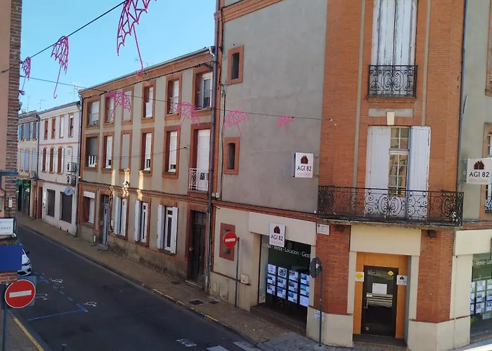 Daire Avec Balcon Donnant Sur Place De La Mairie Castelsarrasin
