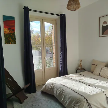 Lägenhet Avec Balcon Donnant Sur Place De La Mairie Castelsarrasin